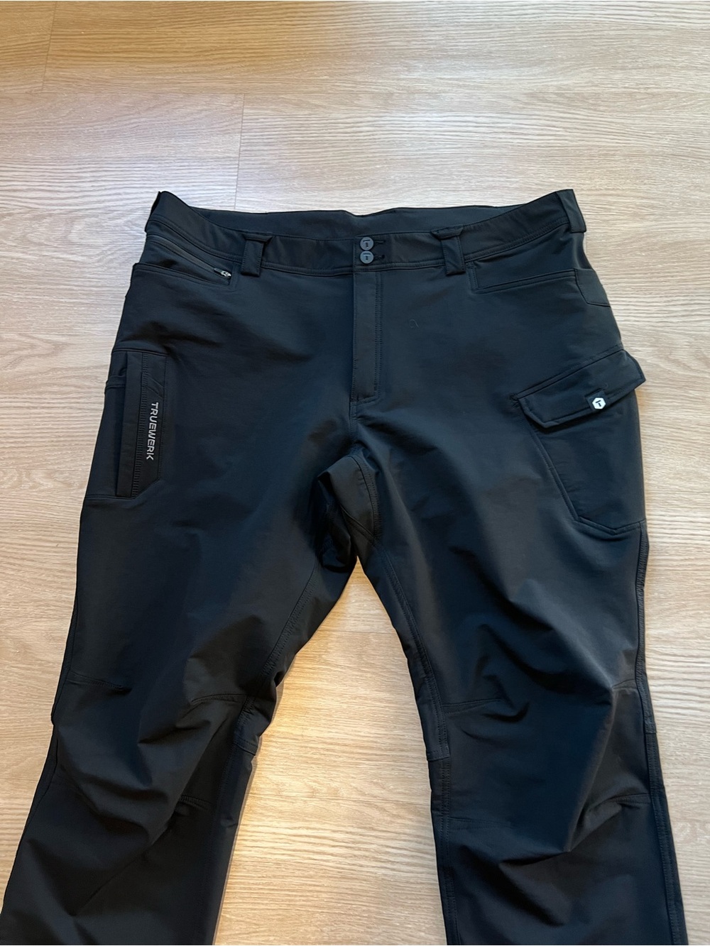 Truewerk T2 Men’s 42x32 Work Pants Black Technical Softshell Work Cargo Stretch